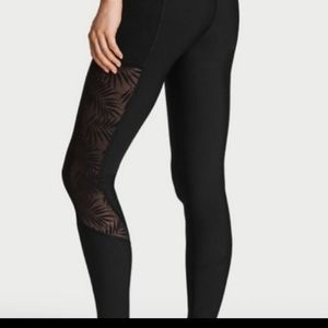 NWT Total Knockout by Victoria Sport Palm Tight